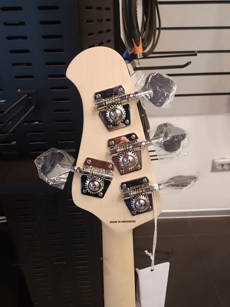 STERLING StingRay Black Satin - Бас-гитара 4 струны