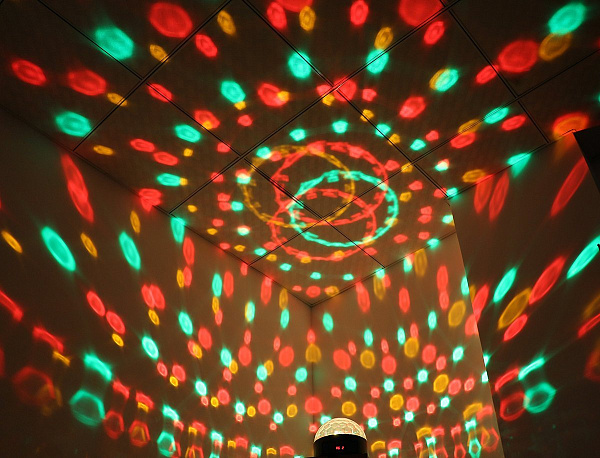 INVOLIGHT LIGHT BALL - LED световой эффект, RGB 6x 3Вт, DMX-512, звуковая активация