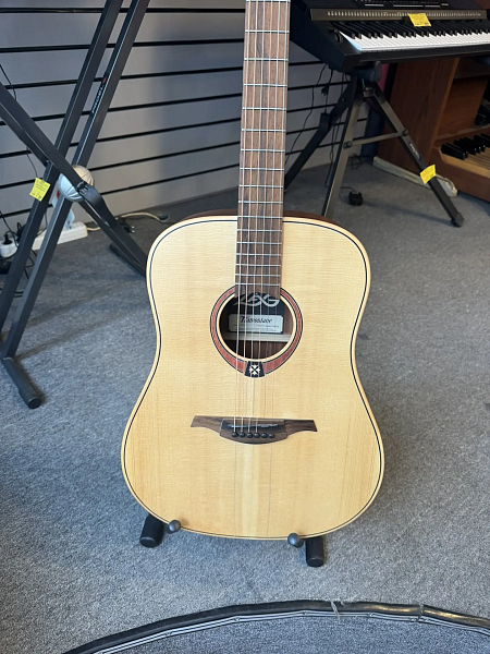 Уценённый товар LAG T70D-nat - Акустическая гитара дредноут,трещина на вехней деке