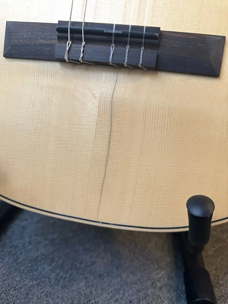 Уценённый товар LAG OC70 - Классическая гитара 4/4, трещина на вехней деке