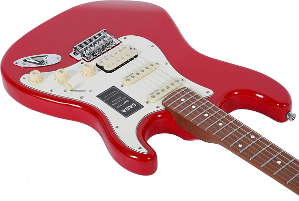 SAGA SMF1314RE - Электрогитара	Stratocaster с чехлом, цвет красный