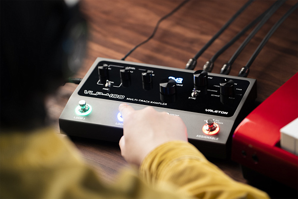 Valeton VLP-400 - Напольный лупер для гитары на 12 часов записи