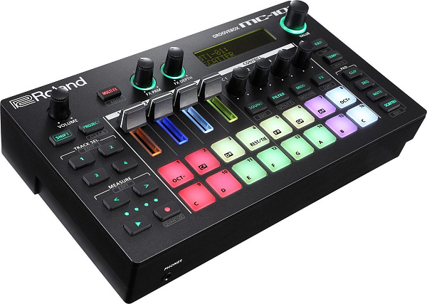 Компактный 4-трековый грувбокс ROLAND [MC-101] с ZEN-Core генератором, 16 пэдами, лупером, секвенсором на 64 шага, эффектами, работает от батареек.