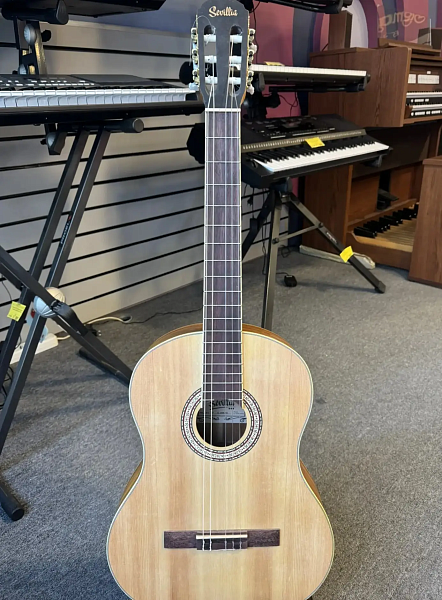 Уценённый товар Sevillia IC-140K NA  - Классическая гитара 4/4, повреждения на задней деке