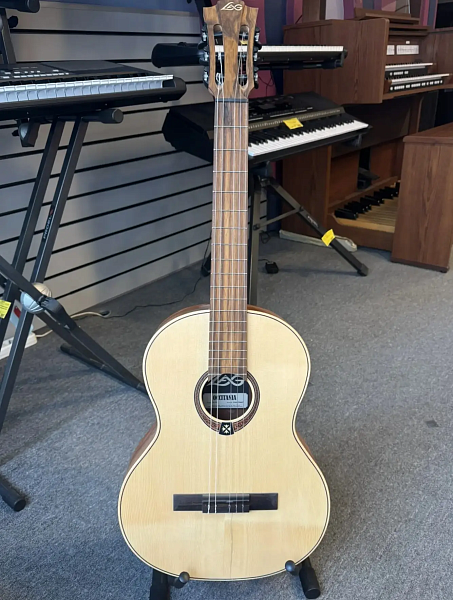 Уценённый товар LAG OC70 - Классическая гитара 4/4, трещина на вехней деке