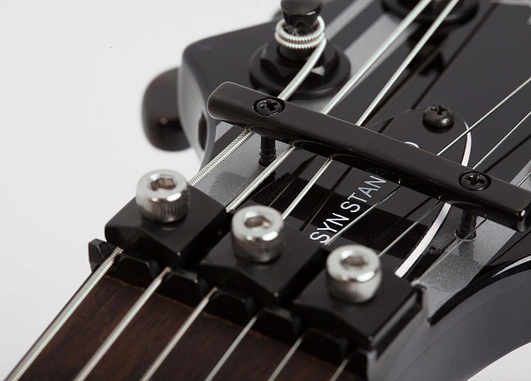 Электрогитара SCHECTER [SYNYSTER STANDARD BLK] электрогитара 6-струнная, корпус: красное дерево, гриф: 3-кусковое красное дерево, накладка: черное дерево, 24 лада, цвет: Black (BLK)