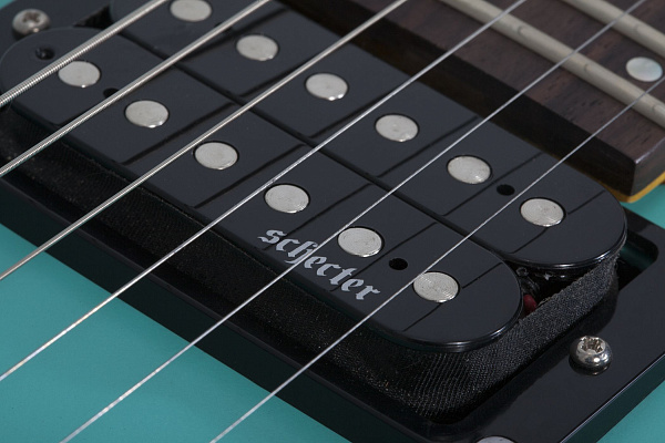Электрогитара SCHECTER [C-6 DELUXE SAQUA] электрогитара 6-струнная, корпус: липа, гриф: клен, накладка: палисандр, 24 лада, цвет: Satin Aqua (SAQUA)