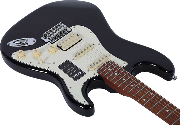 SAGA SMF1314BK - Электрогитара Stratocaster с чехлом, цвет черный