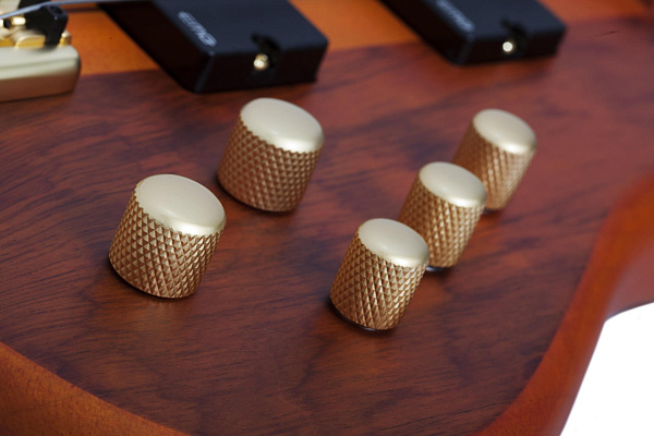Бас-гитара безладовая  SCHECTER [STILETTO STUDIO-4 FL HSN] бас-гитара 4-струнная безладовая, корпус: красное дерево, топ: бубинга, гриф: клен/многослойный орех, накладка: палисандр, цвет: Honey Satin (HSN)