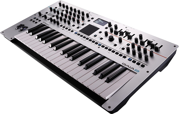 Мощный гибридный 37-клавишный синтезатор ROLAND [GAIA-2] с Wavetable и 2 виртуально-аналоговыми осцилляторами, полифония 22 голоса, фильтр LPF/BPF/HPF (-12/-18/-24 дБ), эффекты Reverb/Delay/Chorus, сенсорный Motional Pad (X/Y), USB-C и USB-A, секвенсор,