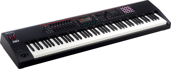 Синтезатор/рабочая станция ROLAND [FANTOM-08] с 88-клавишной взвешенной клавиатурой (PHA-4 Standard), движком ZEN-Core/SuperNATURAL. Более 3 500 тембров, 16 RGB-пэдов, сенсорный экран 5,5", секвенсор, семплер, драм-машина TR?808. Вес: 14,8 кг.