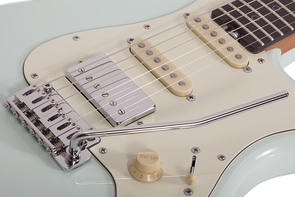 Электрогитара SCHECTER [NICK JOHNSTON TRAD-HSS A. FROST] электрогитара 6-струнная, корпус: ольха, гриф: обоженный клён, накладка черное дерево, на болтах, звукосниматели: HSS, 22 лада, цвет: Atomic Frost