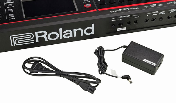 Синтезатор/рабочая станция ROLAND [FANTOM-06] с 61 клавишей (чувствительными к скорости нажатия), генератором ZEN-Core/SuperNATURAL, более 3 500 тембров. Есть сенсорный экран, 16 пэдов с RGB-подсветкой, секвенсор, арпеджиатор, аудиоинтерфейс, MIDI. Вес: