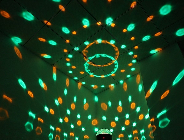 INVOLIGHT LIGHT BALL - LED световой эффект, RGB 6x 3Вт, DMX-512, звуковая активация