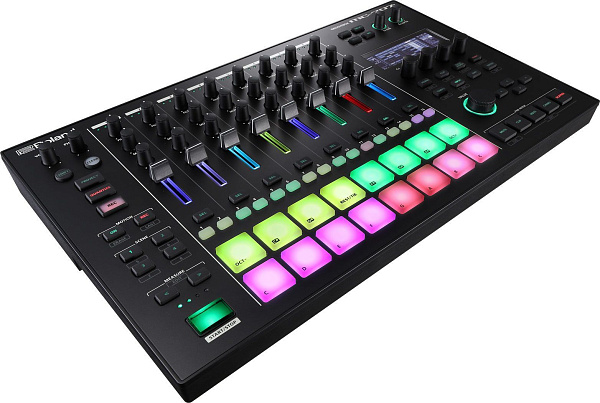 Профессиональный 8-дорожечный грувбокс ROLAND [MC-707] с ZEN-Core генератором (128 голосов), 16 пэдами, 64-шаговым секвенсором, лупером, 90 типами мультиэффектов, поддержкой SD-карт, USB и MIDI.