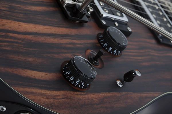 Электрогитара SCHECTER [C-1 EXOTIC TREM  EBONY] электрогитара 6-струнная, корпус: красное дерево, топ: черное дерево, гриф: запеченый клен, накладка: черное дерево, 24 лада, цвет: Ebony