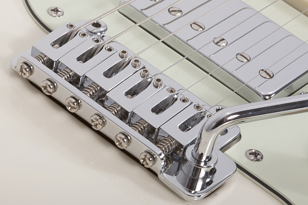 Электрогитара SCHECTER [NICK JOHNSTON TRAD-HSS A. SNOW] электрогитара 6-струнная, корпус: ольха, гриф: обоженный клён, накладка черное дерево, на болтах, звукосниматели: HSS, 22 лада, цвет: Atomic Snow