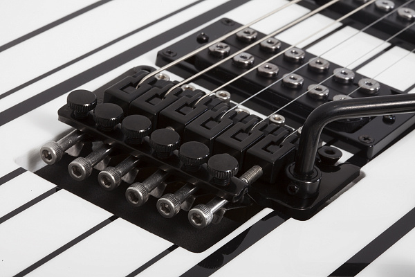 Электрогитара SCHECTER [SYNYSTER STANDARD WHT] электрогитара 6-струнная, корпус: красное дерево, гриф: 3-кусковое красное дерево, накладка: черное дерево, 24 лада, цвет: White (WHT)