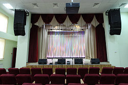 Комплект одежды сцены и занавесей на двери зала №5