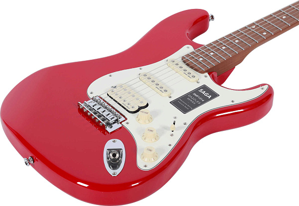 SAGA SMF1314RE - Электрогитара	Stratocaster с чехлом, цвет красный