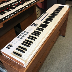 Arturia KeyLab Essential 88 - MIDI клавиатура