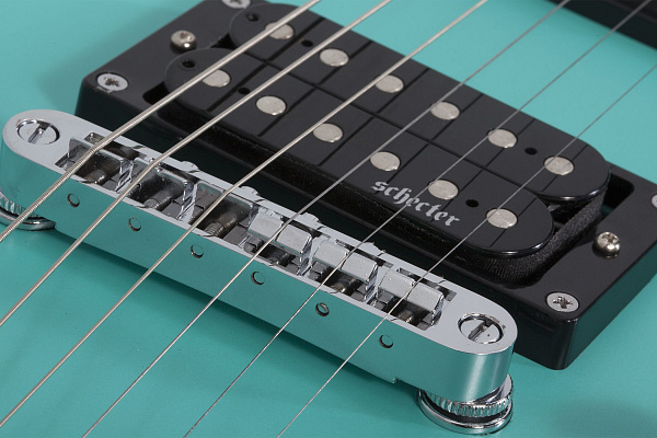 Электрогитара SCHECTER [C-6 DELUXE SAQUA] электрогитара 6-струнная, корпус: липа, гриф: клен, накладка: палисандр, 24 лада, цвет: Satin Aqua (SAQUA)