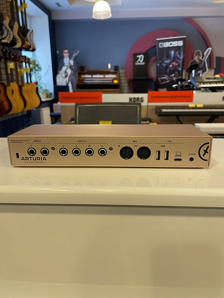 ARTURIA MiniFuse 4 Champagne USB - Аудиоинтерфейс