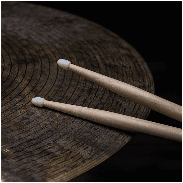 VIC FIRTH 5B N - Барабанные палочки орех