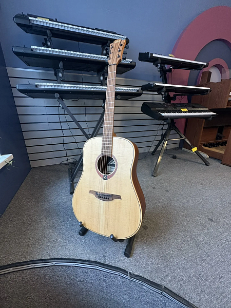 Уценённый товар LAG T70D-nat - Акустическая гитара дредноут,трещина на вехней деке