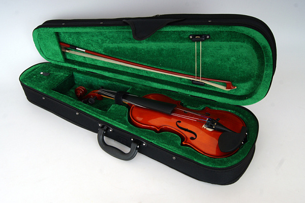 Carayа MV-003 Скрипка 1/2 с футляром и смычком