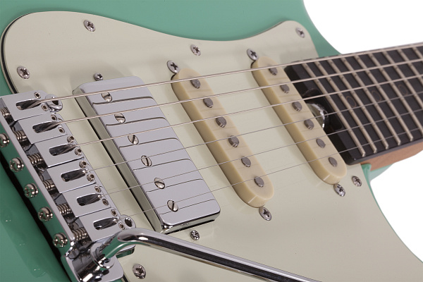 Электрогитара SCHECTER [NICK JOHNSTON TRAD-HSS A. GREEN] электрогитара 6-струнная, корпус: ольха, гриф: обоженный клён, накладка черное дерево, на болтах, звукосниматели: HSS, 22 лада, цвет: Atomic Green
