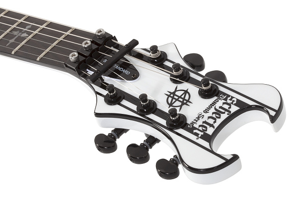 Электрогитара SCHECTER [SYNYSTER STANDARD WHT] электрогитара 6-струнная, корпус: красное дерево, гриф: 3-кусковое красное дерево, накладка: черное дерево, 24 лада, цвет: White (WHT)
