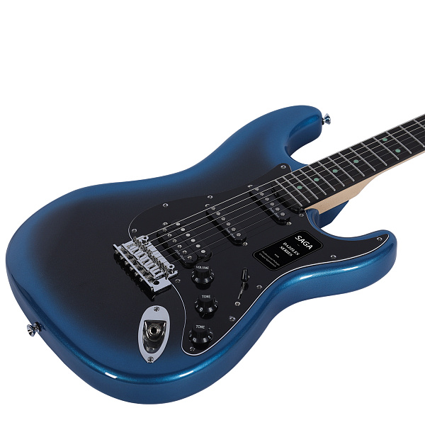 SAGA DARK NIGHT BLUE - Электрогитара Stratocaster с чехлом, цвет синий тёмный
